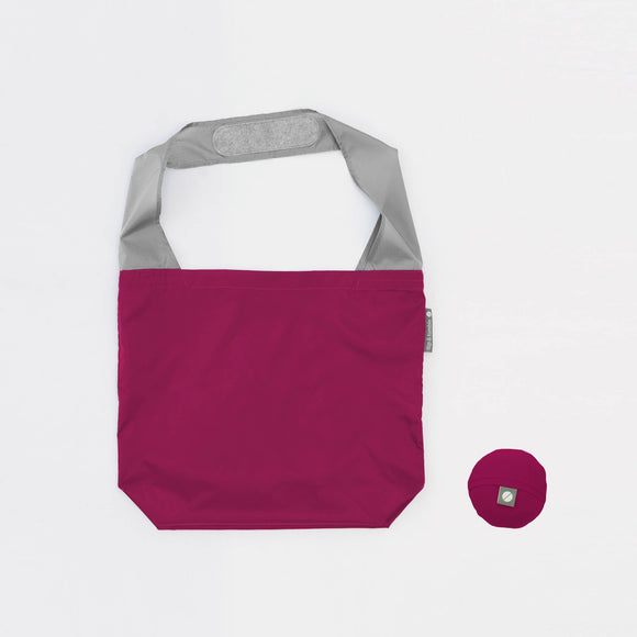flip & tumble 24-7 Bag - fold up tote bag in berry